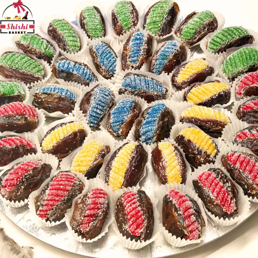 תמרים במרציפן שקדים צבעוני תמרים במרציפן שקדים צבעוני